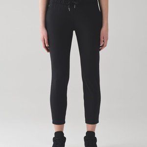 LULULEMON On the Fly Pant in Black size 6